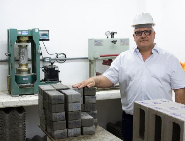 Laboratório próprio