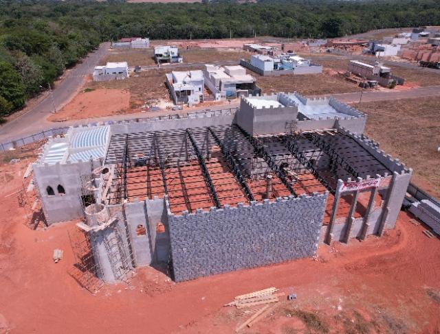 Centro de eventos em estrutura pré-moldada/metálica